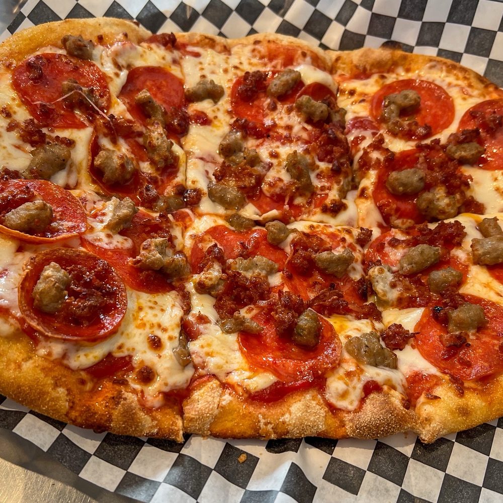 Sausage, pepperoni, and bacon pizza Sausage, pepperoni, and bacon pizza