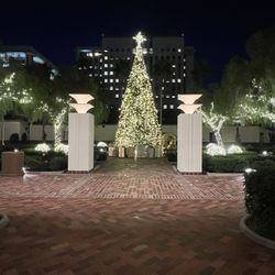 Union - 11.25.25 Outside Courtyard Display To Greet The Holiday Travelers