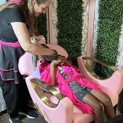 Lash and Blush Spa - My daughter getting a hot towel wrap