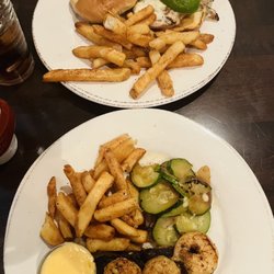 Hemingway's Blue Water Cafe - Islamorada Portofino, Grilled Chicken Sandwich