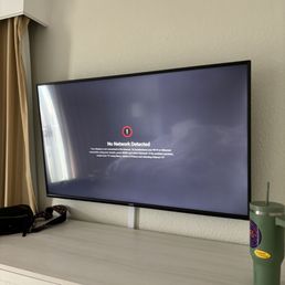 Message on the tv all weekend despite trying everything to connect it and asking the front desk for assistance. Message on the tv all weekend despite trying everything to connect it and asking the front desk for assistance.