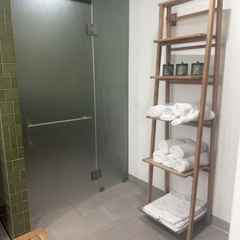 Hotel Healdsburg - Shower - Hotels Near Me - Healdsburg, California