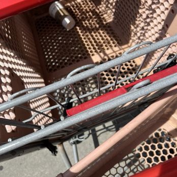 HomeGoods - Trash left in shopping carts, both inside and outside - Outlet Stores Near Me - Cumming, Georgia
