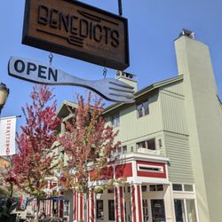 Benedict's Eatery and Bar - Beautiful view sitting outside