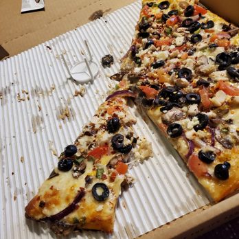 Me-n-Ed's Pizzeria - Large Garlic Chicken Pizza - Pizza Near Me - Richmond, California Me-n-Ed's Pizzeria - Large Garlic Chicken Pizza - Pizza Near Me - Richmond, California