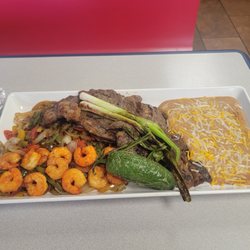 Garnacheria Y Taqueria Ebenezer - Surf and turf platter