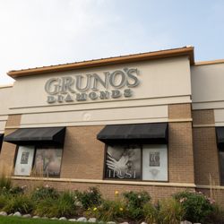 Gruno's Diamonds - The outside of Gruno's Diamonds in Rockford