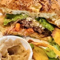 Chez victor - 9/26 wapiti du guerrier Elk burger & black garlic mayo - meh