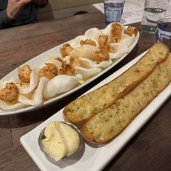 Harbour Bar and Bistro - Salt and chilli prawns/Garlic bread