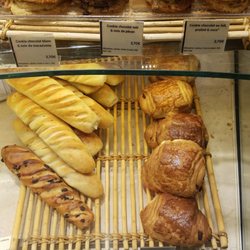 Pain au chocolate et cookie en haut. Delicious looking thick cookies 2,70€ each