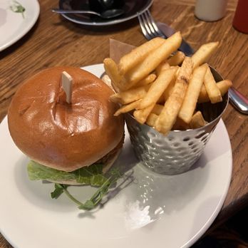 VQ Bloomsbury - Chicken Burger and fries - Diners Near Me - London, XGL VQ Bloomsbury - Chicken Burger and fries - Diners Near Me - London, XGL