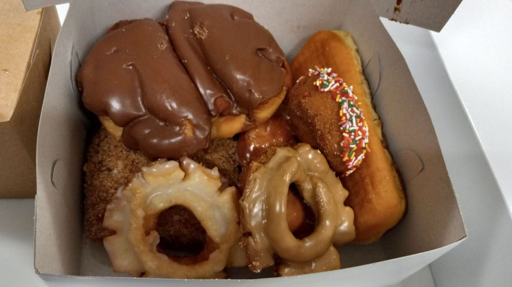 VARIETY DONUTS Updated September 2024 27 Photos & 37 Reviews 816