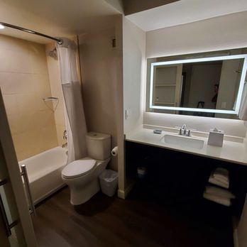 The Dextro - Bathroom - Hotels Near Me - San Diego, California The Dextro - Bathroom - Hotels Near Me - San Diego, California