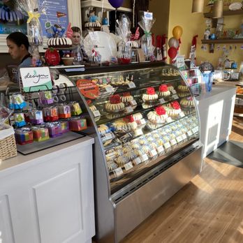 Nothing Bundt Cakes - Bakeries Near Me - Wheaton, Illinois