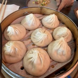 A1. House Special Pork Soup Filled Dumplings (8) 招牌猪肉小笼包 A1. House Special Pork Soup Filled Dumplings (8) 招牌猪肉小笼包