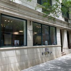 Queens Dog Spa - Front of the store