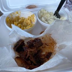 Legends Express - Burnt ends that aren't burnt ends, mac & cheese looks like Kraft, and my mashed potatoes and gravy with 0 gravy.