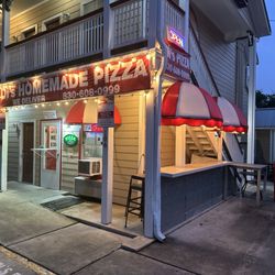 Di's Homemade Pizza - Outside Area