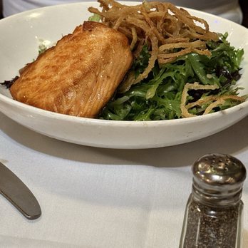 Papillon Bistro & Bar - Salmon Papillon Salad with Salmon - French Near Me - New York, New York Papillon Bistro & Bar - Salmon Papillon Salad with Salmon - French Near Me - New York, New York