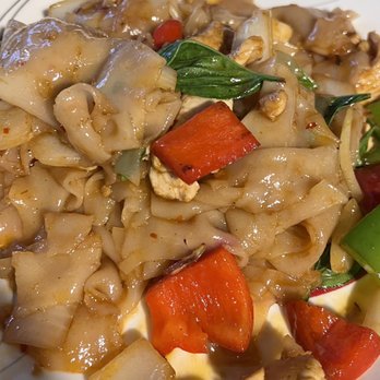 Bangkok Room - Drunken Noodles with chicken - Thai Near Me - Milford, Connecticut