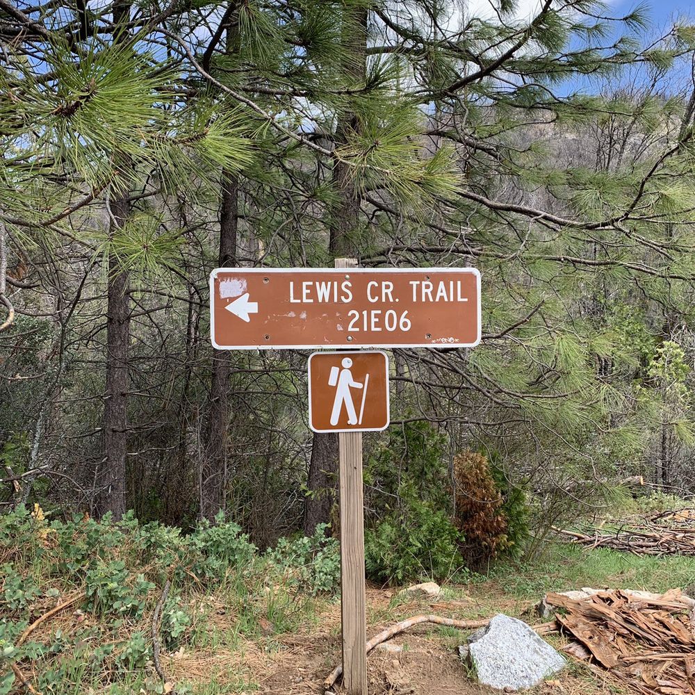 Lewis Creek Trail - The parking lot we found did have signs. - Hiking Near Me Lewis Creek Trail - The parking lot we found did have signs. - Hiking Near Me
