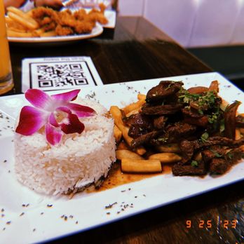 Salsa Y Brasa Restaurant - Lomo Saltado - Peruvian Near Me - New Rochelle, New York