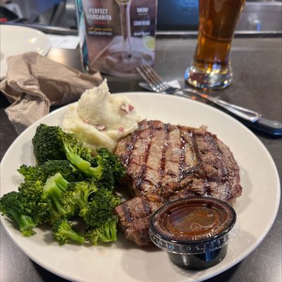 Applebee's Grill + Bar by null