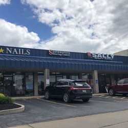 7 Star Nails - Exterior/parking