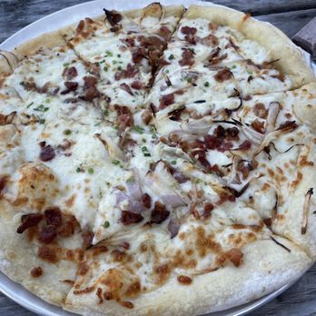 Brickyard Hollow Brewing - MASHED POTATO, BACON, SHALLOT SOUR CREAM CHIVE DRIZZLE pizza - Pizza Near Me - New Gloucester, Maine