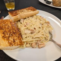 Hangar 54 Grill - Chicken alfredo
