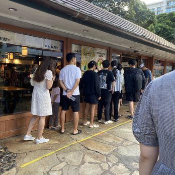 Marugame Udon - Line outside - Japanese Near Me - Honolulu, Hawaii