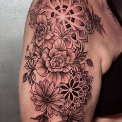 Americas Best Tattoos - Flowers and mandalas