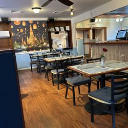 Lanna Thai Cuisine - Dining room