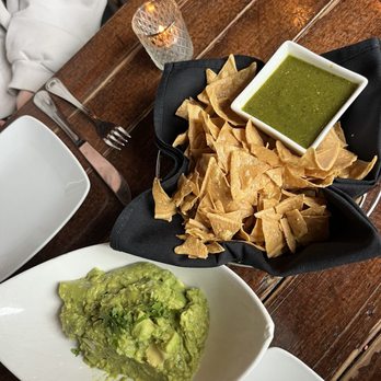 Verde Kitchen & Cocktails - guac and chips - Mexican Near Me - Bay Shore, New York Verde Kitchen & Cocktails - guac and chips - Mexican Near Me - Bay Shore, New York