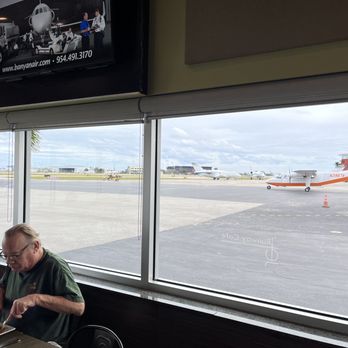 Jet Runway Cafe - Runway - American Near Me - Fort Lauderdale, Florida