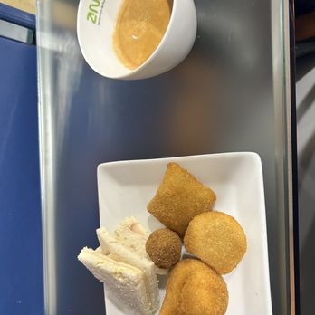 ANA Lounge - Airport Lounges Near Me - Maia, 13