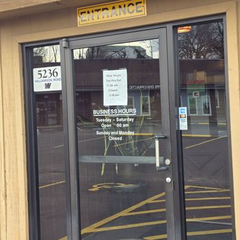 Bad Wolf BBQ - The entrance glass door. - Barbeque Near Me - Roanoke, Virginia