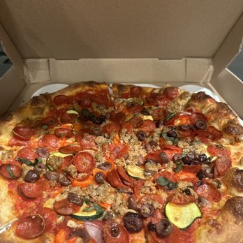 Mia Marco's Pizza - Supreme - Food Trucks Near Me - Selma, Texas