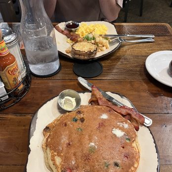 Egg Harbor Café - Traditional Breakfast, Rainbow Pancake - Breakfast & Brunch Near Me - Arlington Heights, Illinois