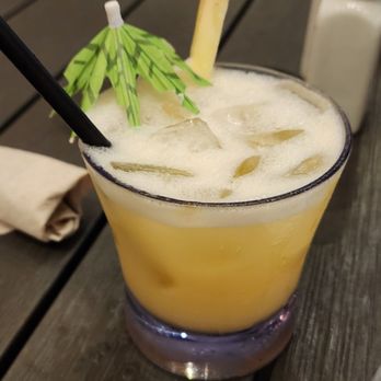 Barefoot Bar & Grill - Making waves cocktail - New American Near Me - San Diego, California