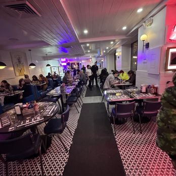 Diner 24 - Indoors - Burgers Near Me - New York, New York Diner 24 - Indoors - Burgers Near Me - New York, New York