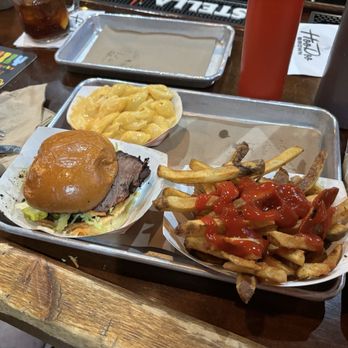 Hoodoo Brown BBQ - Plate - Barbeque Near Me - Ridgefield, Connecticut