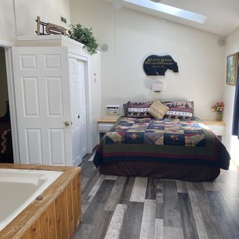 Pine Knot Guest Ranch - King Size bed in main living area - Hotels Near Me - Big Bear Lake, California