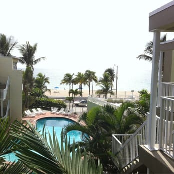 Silver Seas Resort - Utsikt från vår lägenhet. Stranden på andra sidan gatan - Hotels Near Me - Fort Lauderdale, Florida Silver Seas Resort - Utsikt från vår lägenhet. Stranden på andra sidan gatan - Hotels Near Me - Fort Lauderdale, Florida