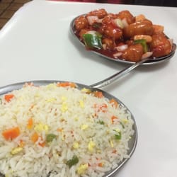 Oriental Chi - Peixe agridoce. Porção individual mas que serve duas pessoas que comam pouco.