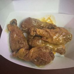 Eli's Sports Bar & Grill - Crispy drumsticks with mild garlic sauce