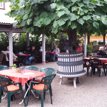 Weingut Craß - Straußwirtschaft mit schönem Baumbestand - Wineries Near Me - Erbach, HE