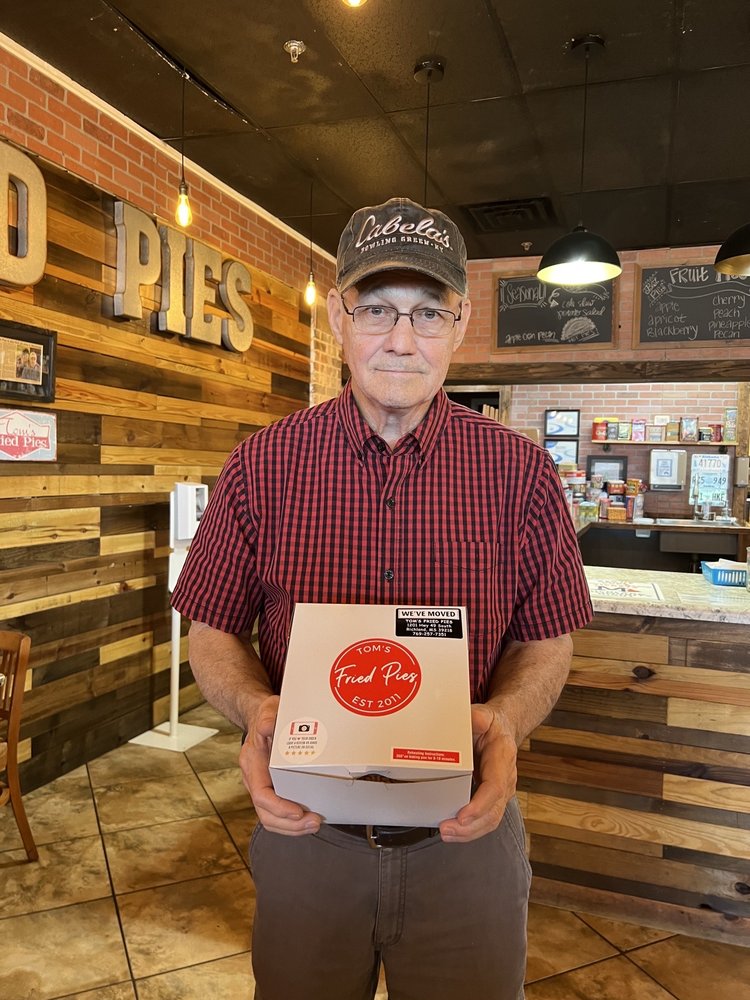 Toms Fried Pies Logo