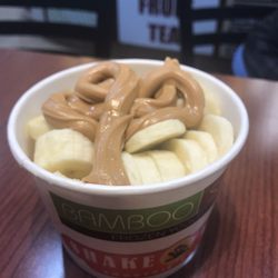 Bamboo Spoon Frozen Yogurt Cafe - Cake batter froyo with fresh banana slices and peanut butter