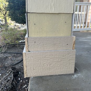 Dale Holmes Construction - No mitered corners, trim overlap and wide gaps. He planned to fill it in with caulking. Horrible work. - General Contractors Near Me Dale Holmes Construction - No mitered corners, trim overlap and wide gaps. He planned to fill it in with caulking. Horrible work. - General Contractors Near Me